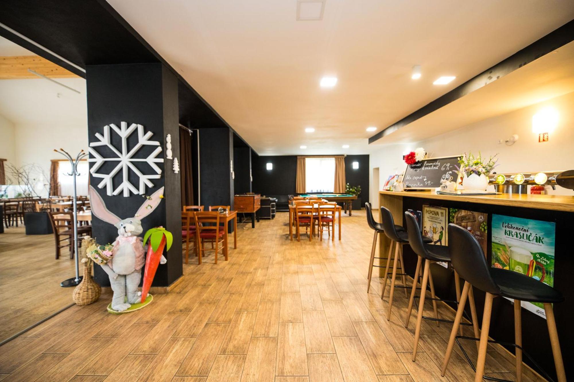 סטראז'ני Penzion A Restaurace U Sousedu מראה חיצוני תמונה
